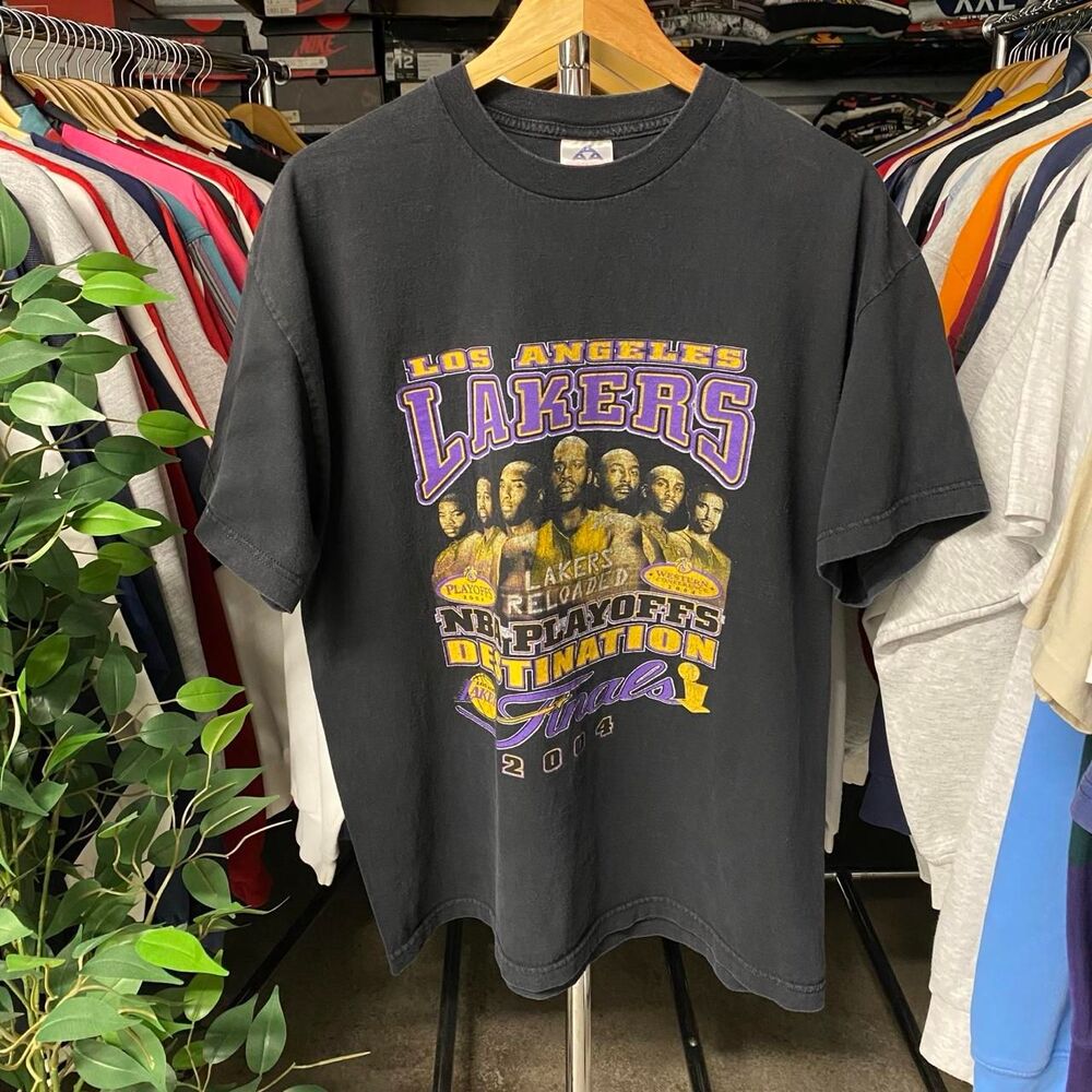 Nba Men's Black and Yellow T-shirt